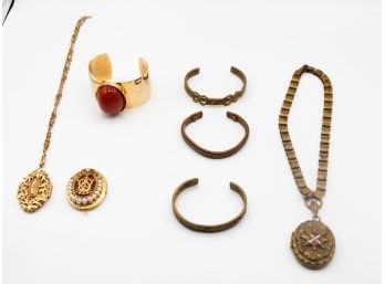 Beautiful Lot Of Assorted Jewelry - 2 Necklaces - 4 Bracelets  - 1 Pendants