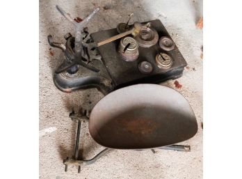 Antique Standard Cast Iron BALANCE SCALE Vintage Weight - L26' X H17' X D11'