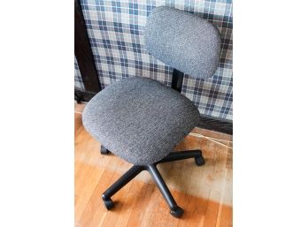 Armless Fabric Office Chair - L23' X H31' X D26'