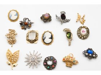 Lot Of 15 Beautiful Vintage Pins - Costume Jewelry