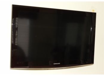 Samsung Model #LN32B460 32' LCD TV With Remote Control - Mount & Remote Included