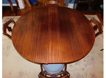 Lovey Round Dinner Table Set W/4 English Style Chairs