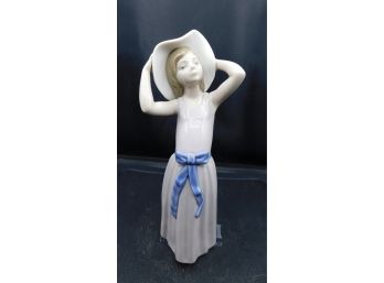 Vintage Lladro Daisa 1989 Girl With Sun Hat Porcelain Figurine