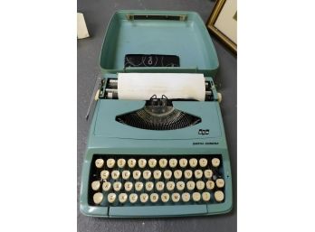 Vintage SCM Smith-corona Typewriter With Carry Case