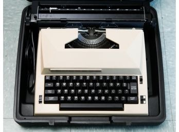 Sears, Roebuck And Co. Typewriter - Model#16153770 - Serial# 08990913 - In Orginal Case