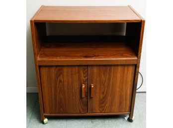 Vintage Wooden Television Stand W/ Storage - L28.5' X H33.5' X D18'