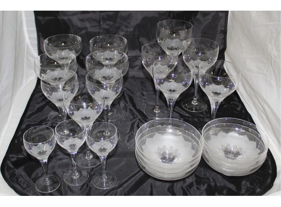 Rosenthal Lotus Blossoms Crystal Wine Glasses Frosted Petals With Matching Dessert Bowls