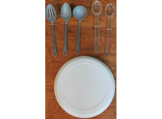 Tupperware Serving Dish With Assorted Plastic Serving Utensils