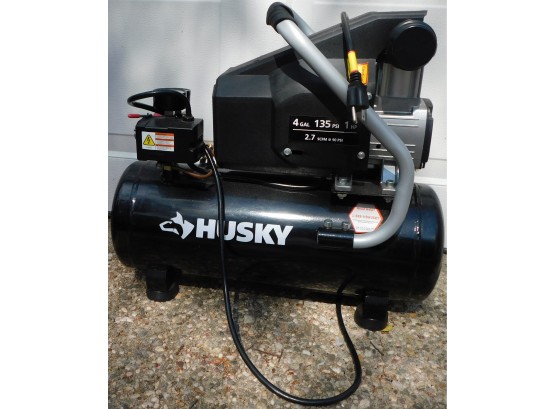 Husky  4 Gallon Air Compressor - Model BS1004W With Accessories