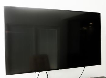 Samsung Flat Screen Television W/ Remote 55'- Wall Mount  - Model No. UN55NU7100F - Serial# 07CR3CAK703467X