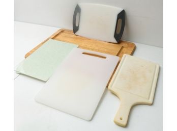 Lot Of 5 Cutting Boards - 4 Plastic - 1 Wood Farberware