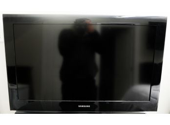 Samsung Flat Screen Television - 30' - Model# LN32BJ30P7F - Serial# AUBX3CTSC02015X