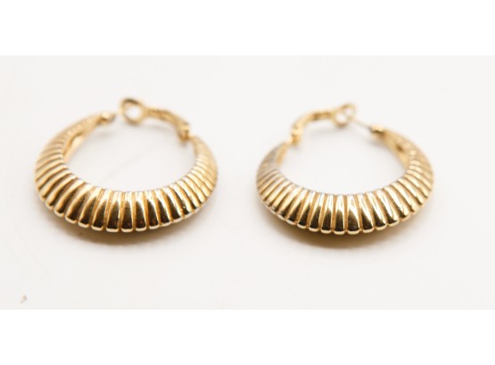 Pair Of Beautiful Earrings - Gold Tone