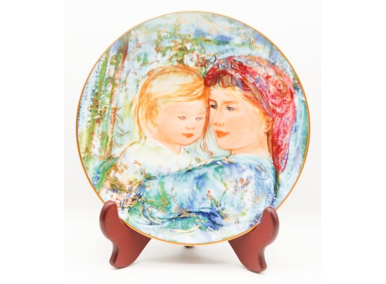 Beautiful Hibel Decorative Plate - Certificate Of Authenticity - Plate# 2144A - 'michelle & Anna'