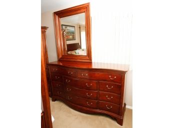 Thomasville - Stunning Wooden Dresser W/ Mirror - L71' X H40' X D21' - Mirror L40' X H48' X D3'