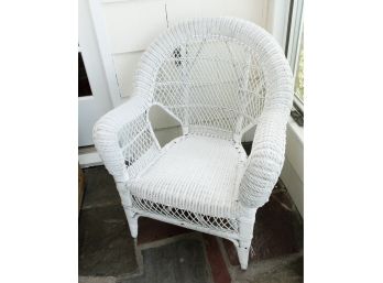 Patio Chair - White Wicker Rounded Arm Chair - Lattice Design - L30' X H36' X D24'