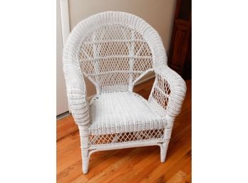 Patio Chair - White Wicker Rounded Arm Chair - Lattice Design -Indoor/Outdoor