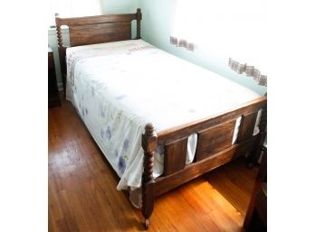 Beautiful Antique Wooden Twin Bed Frame - L41.5' X H39.5' X D80'
