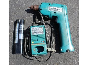 Vintage Makita Model# 6012HD Cordless Drive Drill, Dc1410 Charger And Battery 9000