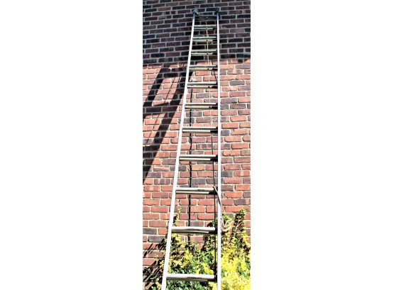 Vintage 28 Ft. H X 16 In. W Aluminum Extension Ladder Type III 200 Lb.