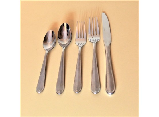 Dylan 18 Piece Everyday Flatware Set, Service For 4