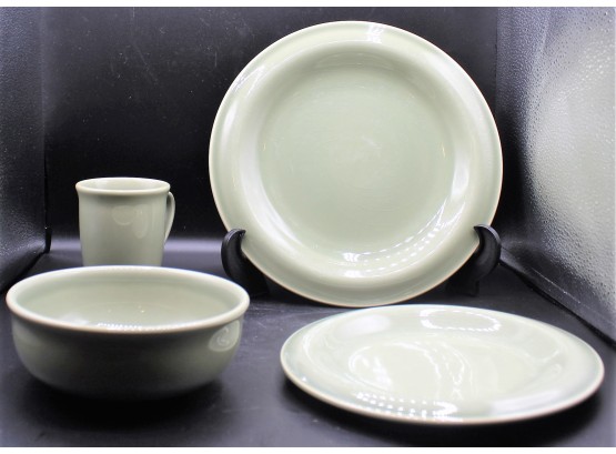 Crate And Barrel Green 20 Piece Dinnerware Set With Serving Bowl/Creamer