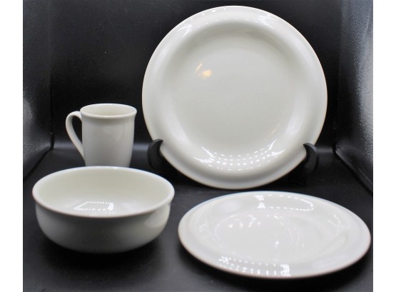 Crate And Barrel White 20 Piece Dinnerware Set With Serving Bowl
