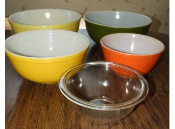 Vintage Set Of 5 Pyrex Glass Mixing Bowls