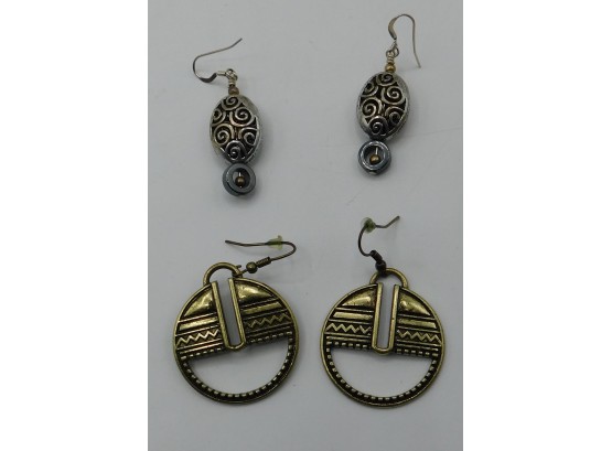 2 Pairs Of Decorative Earrings