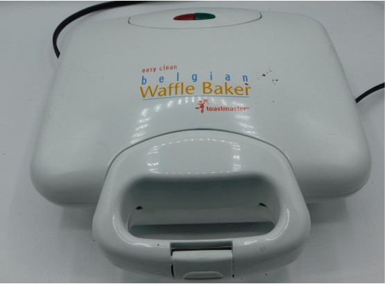White Toastmaster 2 Section Belgian Waffle Baker Maker Model TWB2032T