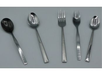 Oxford Hall Stainless Steel Silverware Set With Measuring Spoons And White Plastic Tray
