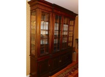 Stylish Solid Wood China Cabinet With Glass Doors