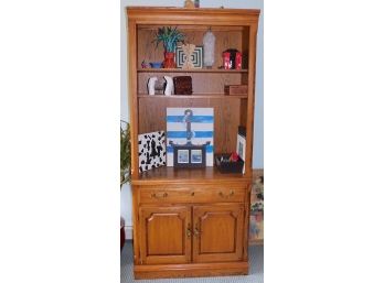 Lovely Stylish Thomasville Wooden Display Cabinet With Bottom Storage & Drawer