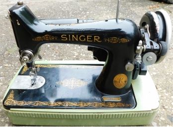 Vintage Singer Sewing Machine With Case And Lid