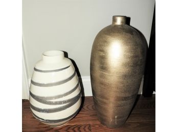 Assorted Set Of 2 Vases