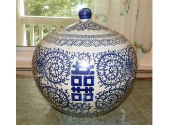Lovely Chinese Hand Painted Porcelain Vase With Lid
