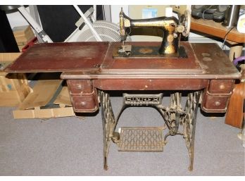 Vintage Treadle Base Singer Sewing Machine Table #G9B09024