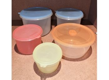 Assorted Set Of 5 Plastic Storage Containers With Lids