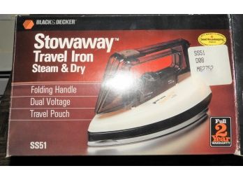 Black & Decker Stowaway Travel Iron - SS51 Folding Handle Dual Voltage  Box