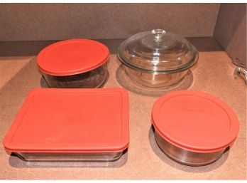Assorted Pyrex Dishes With Lids