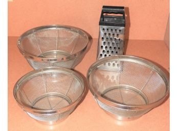 Set Of 3 Metal Strainers & Cheese Grater