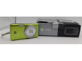 GE H1055 Megapixel Camera With Battery, Charging Cords And Case