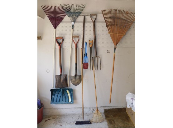Assorted Lot Of Garden Tools