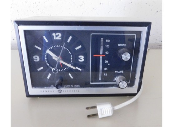General Electric Clock Radio Model # 7-4725A