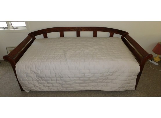 Solid Wood Day Bed With Carved Design