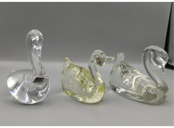 Lot Of Glass Swan Figurines