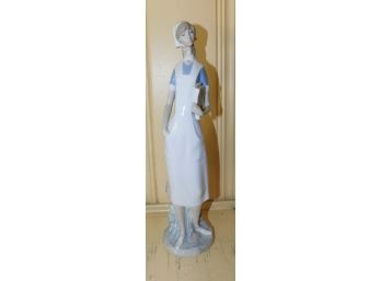 Lladro # 4603 'Nurse' Porcelain Figurine