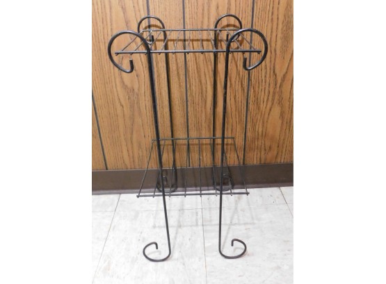 Decorative Wrought Iron Wire Rack With 2 Shelves