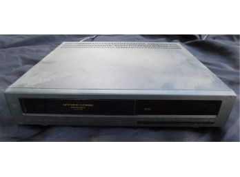 Hitachi Video Model VT-M241A M241 VHS Auto Head Cleaning Player