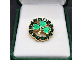 Vibrant Vintage Faceted Faux Emerald Gold Tone Lucky Irish Shamrock 4 Leaf Clover Brooch Pin